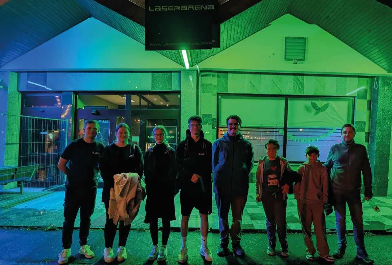 Jungschützen vor der Laserarena