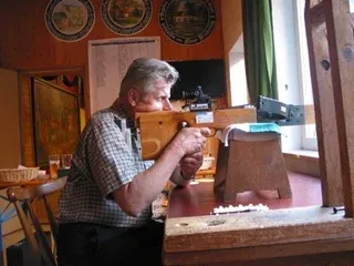 Konzentration auf Armbrust und Ziel